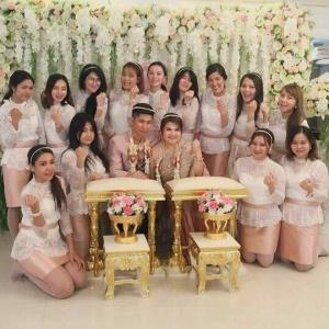 ชุดไทยเพื่อนเจ้าสาว เช่าที่แบมบี้ เวดดิ้ง ห้วยขวาง